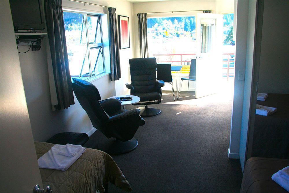 Caples Court Motel & Apartments Queenstown Buitenkant foto