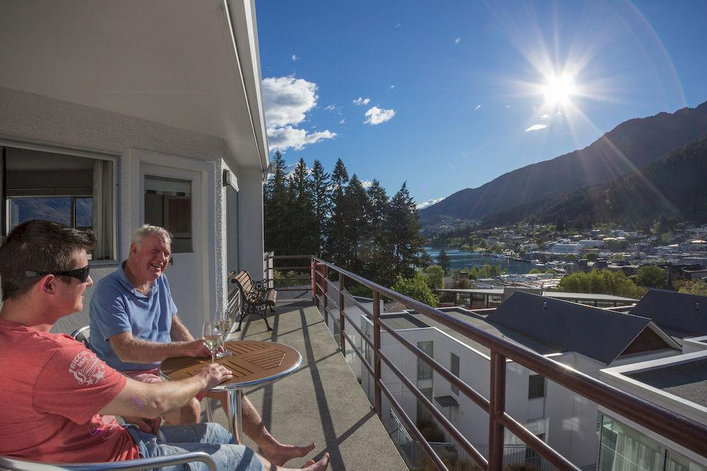 Caples Court Motel & Apartments Queenstown Buitenkant foto