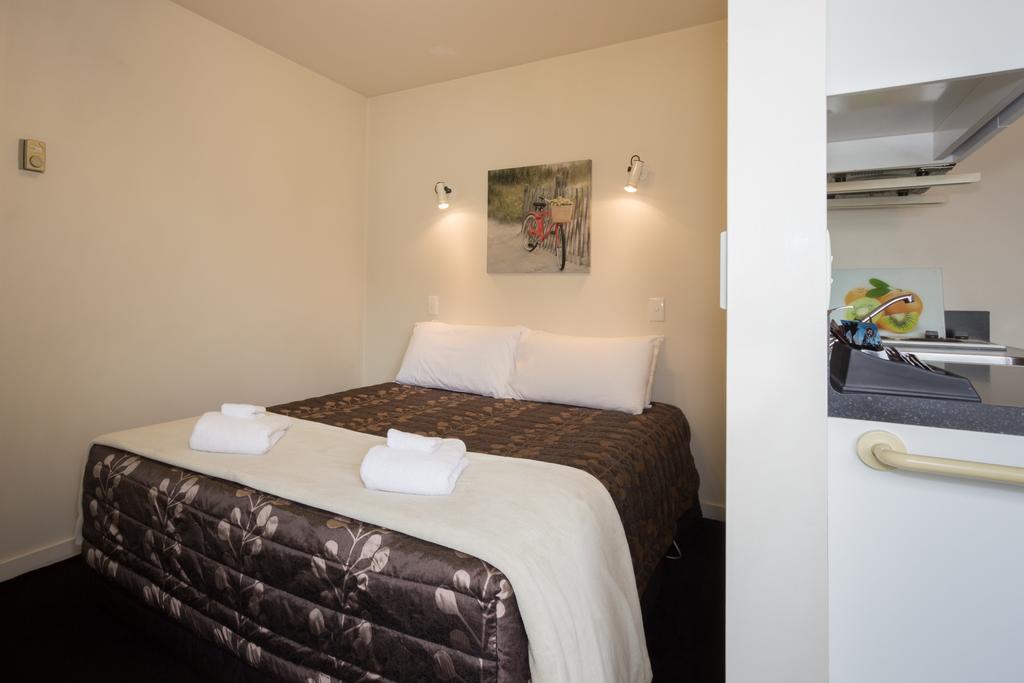 Caples Court Motel & Apartments Queenstown Buitenkant foto