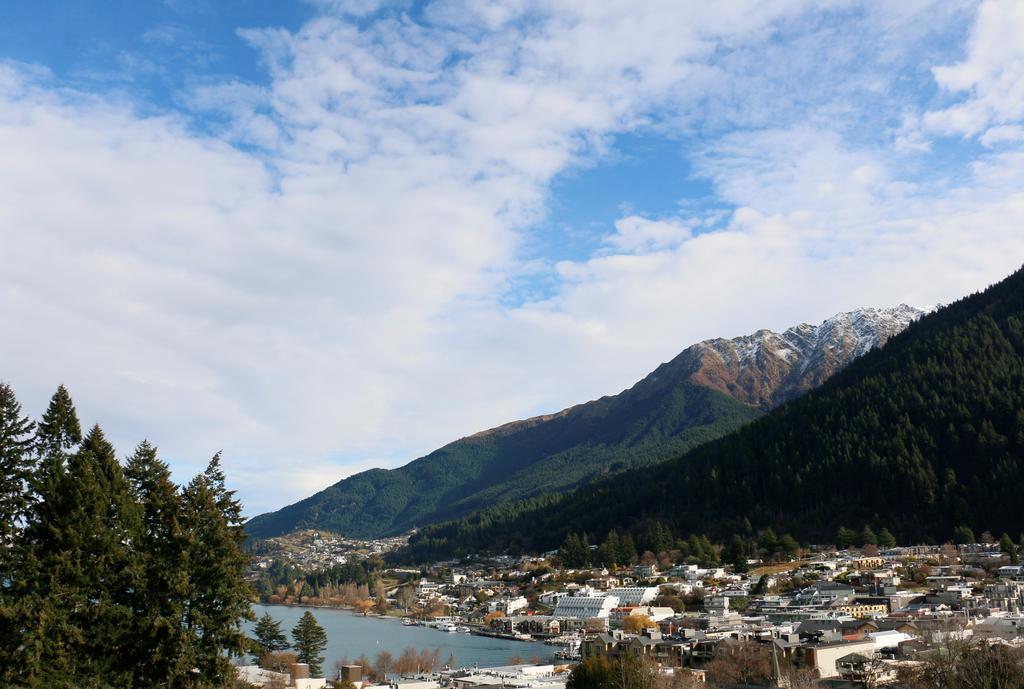 Caples Court Motel & Apartments Queenstown Buitenkant foto