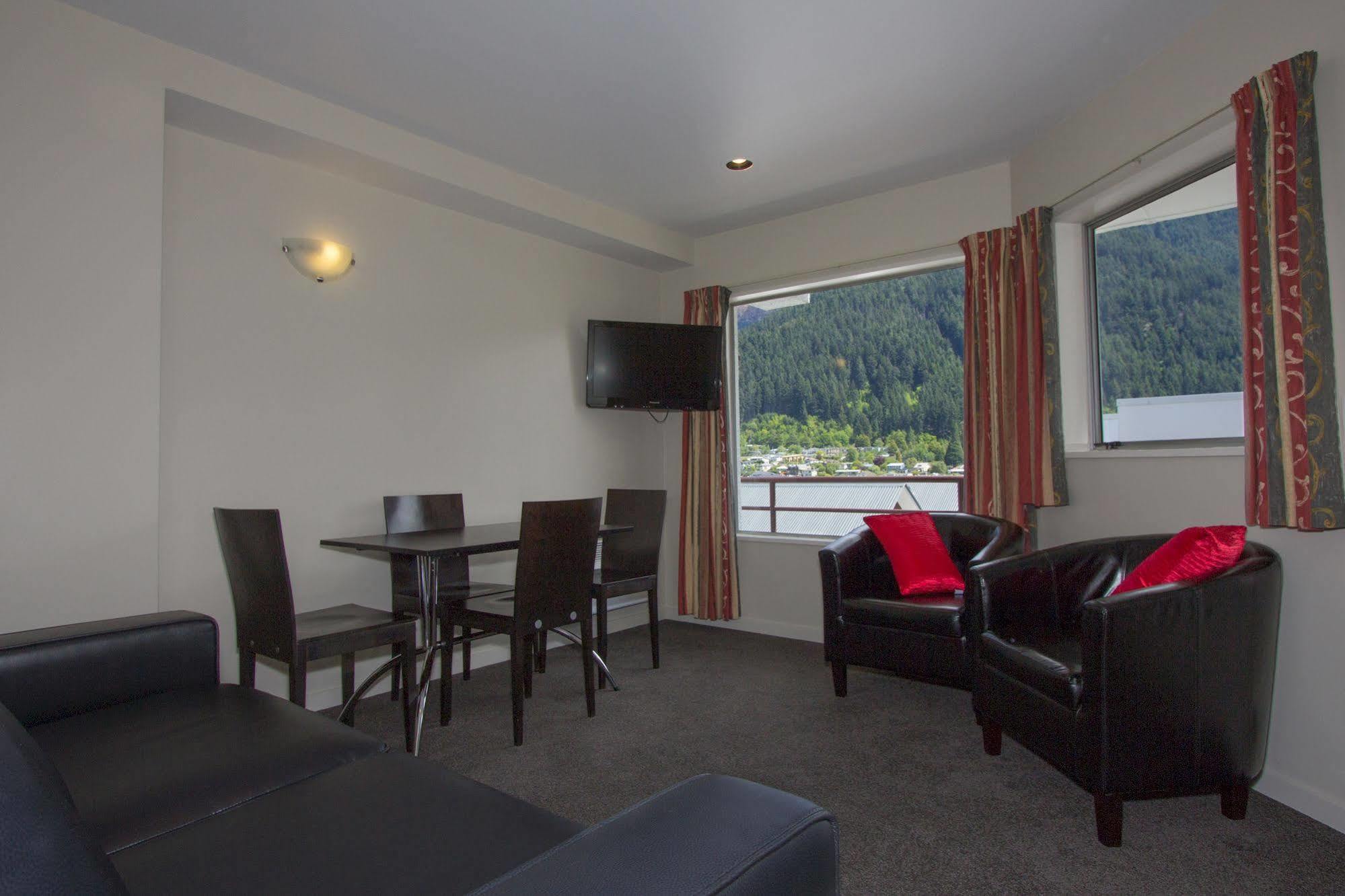 Caples Court Motel & Apartments Queenstown Buitenkant foto