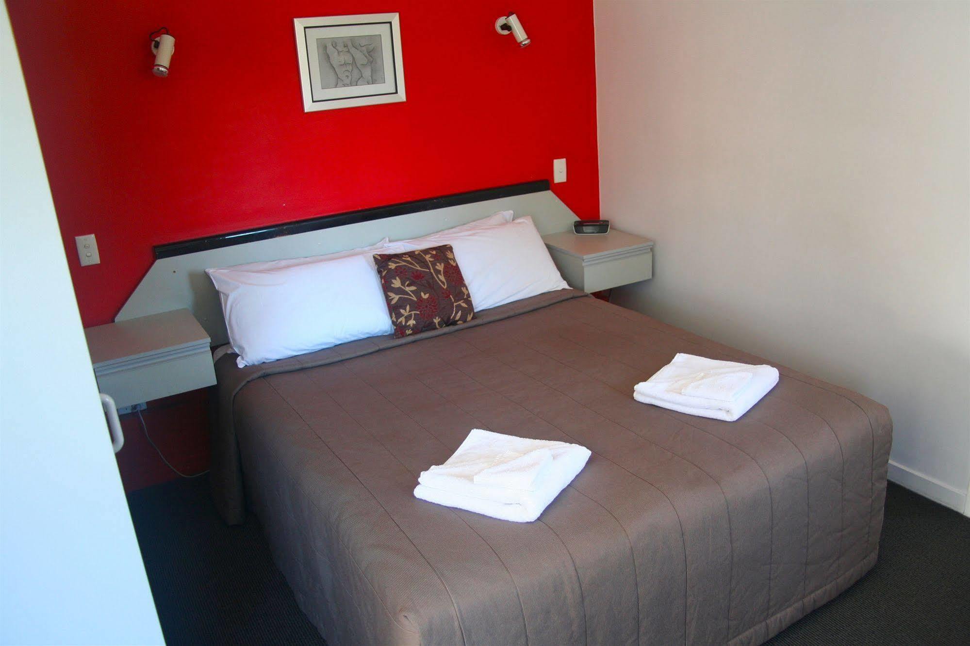 Caples Court Motel & Apartments Queenstown Buitenkant foto