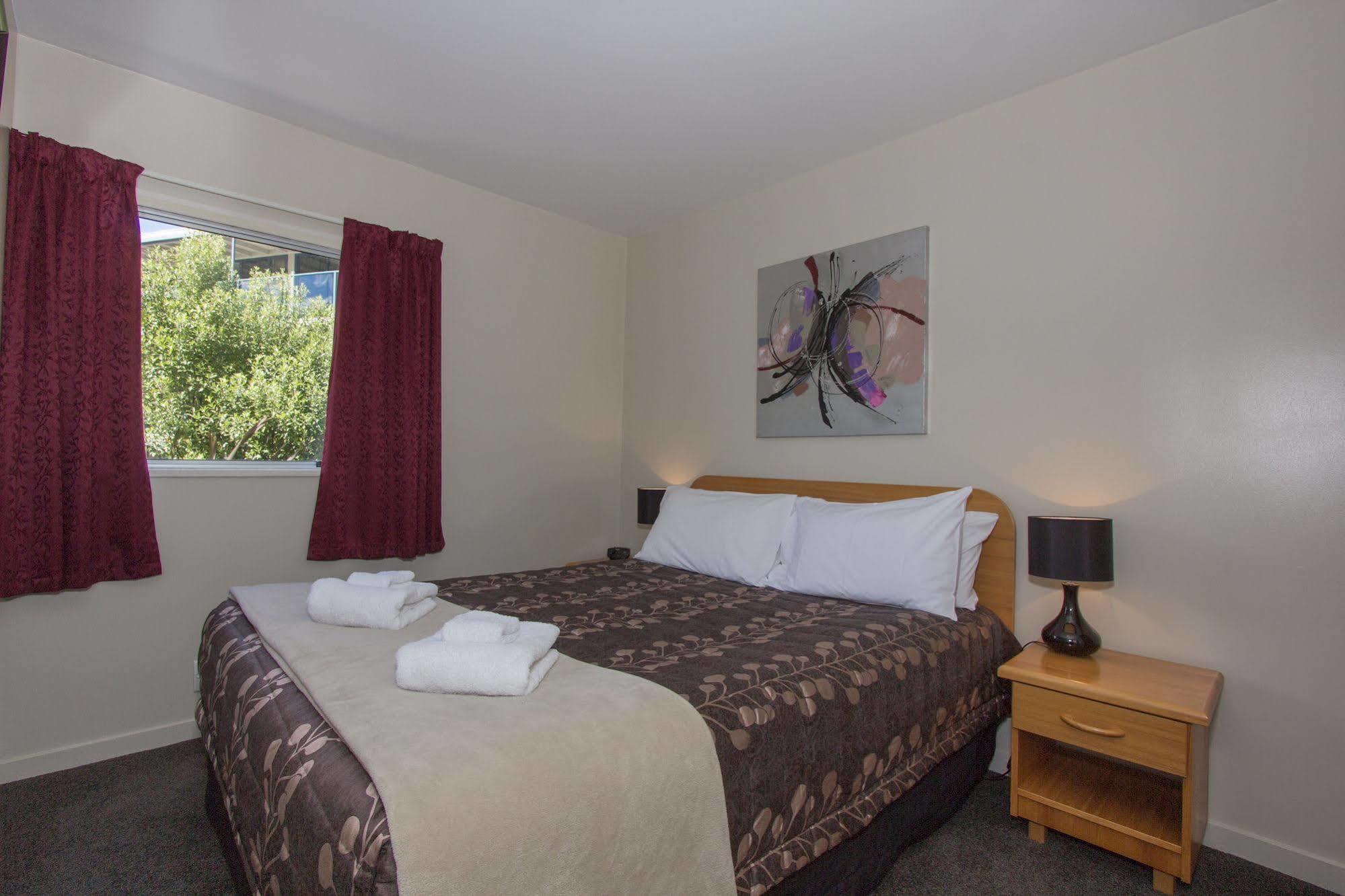 Caples Court Motel & Apartments Queenstown Buitenkant foto