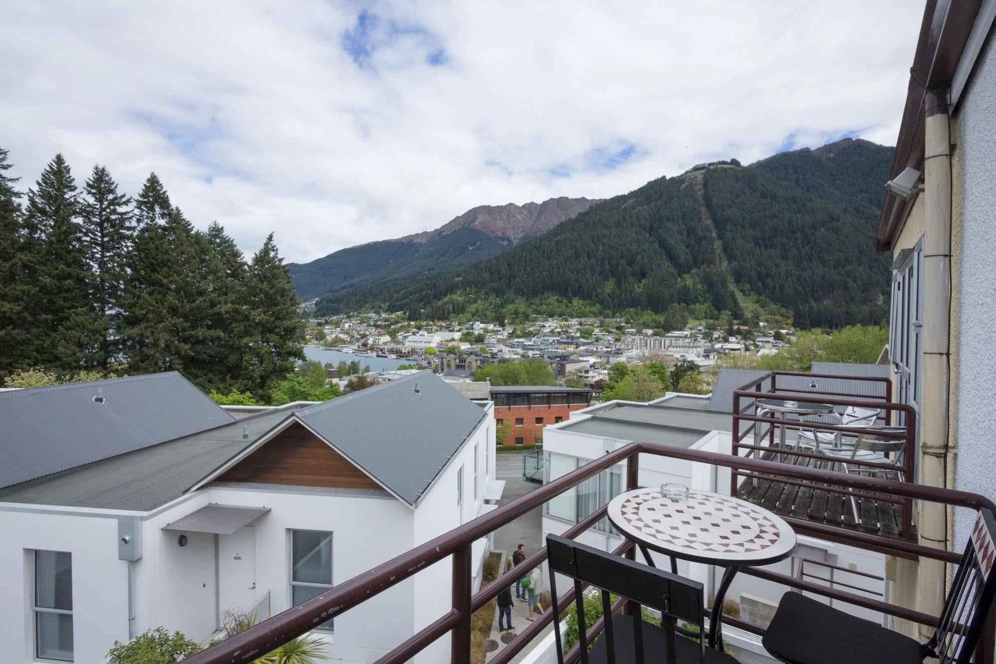 Caples Court Motel & Apartments Queenstown Buitenkant foto