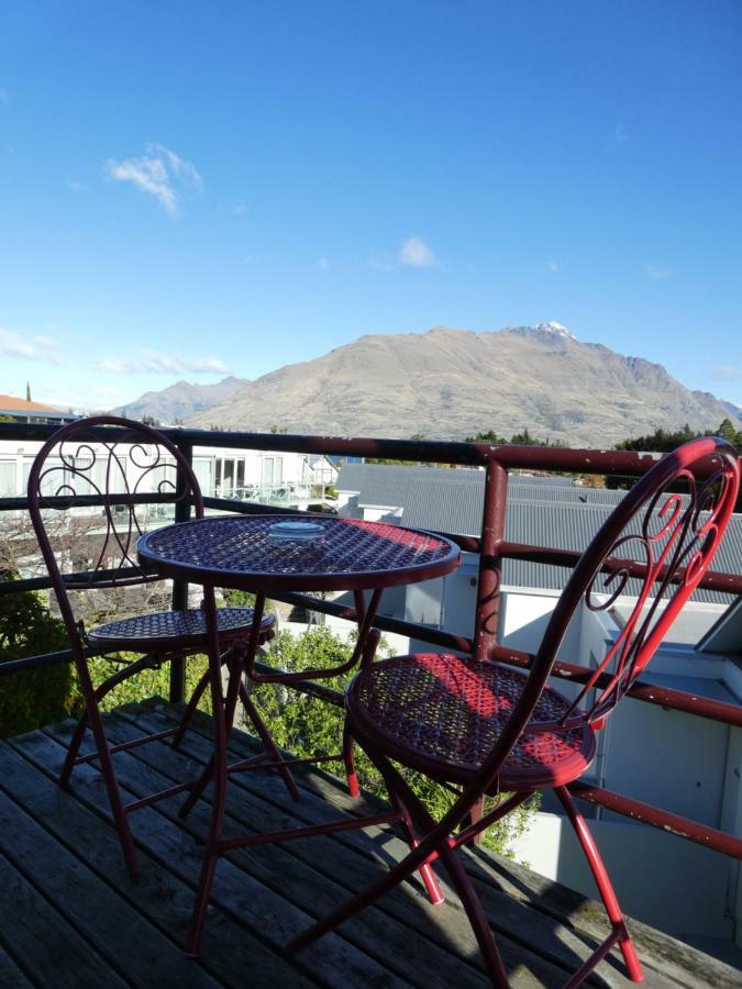 Caples Court Motel & Apartments Queenstown Buitenkant foto