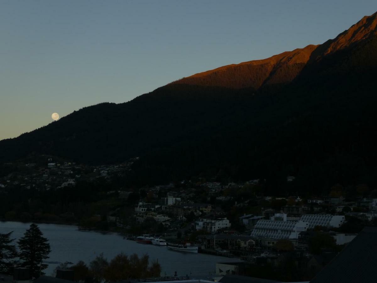 Caples Court Motel & Apartments Queenstown Buitenkant foto